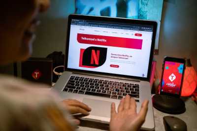 Langganan Netflix Bisa Pakai Pulsa Telkomsel, Nonton Gak Cuma dari Ponsel!