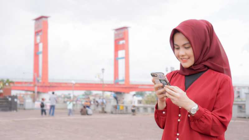 Uzone Talks - Peran Telekomunikasi Munculkan Pahlawan Digital Uzone Talks - Peran Telekomunikasi Munculkan Pahlawan Digital