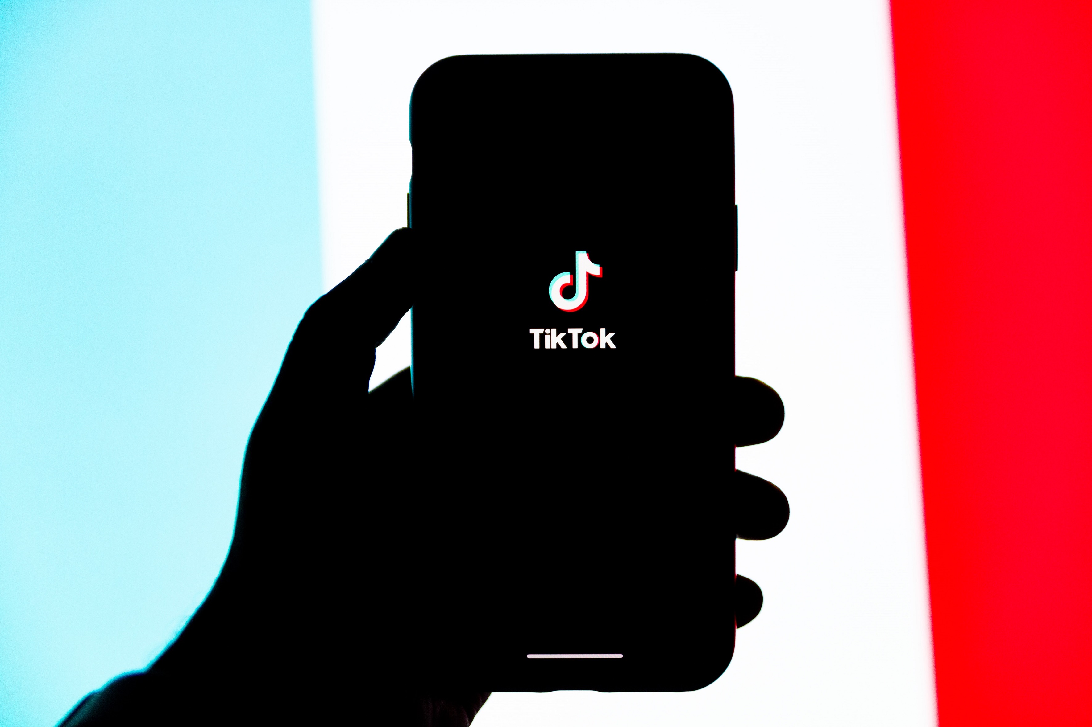 Ketika Nekat demi Konten: Challenge 'Hadang Truk' di TikTok Berujung Maut