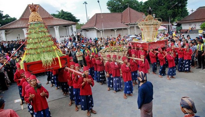 Ritual Adat Solo Berikut Ini Masih Terjaga Kelestariannya Ritual Adat Solo Berikut Ini Masih Terjaga Kelestariannya