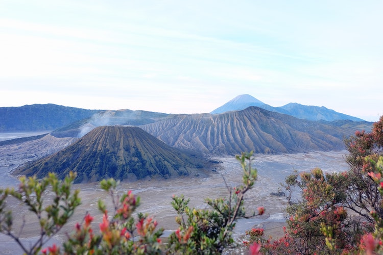 <i>Travel+Leisure</i> Rilis Daftar Pulau Terbaik di Dunia, 3 Pulau di Indonesia Ini Menempati Peringkat Teratas 