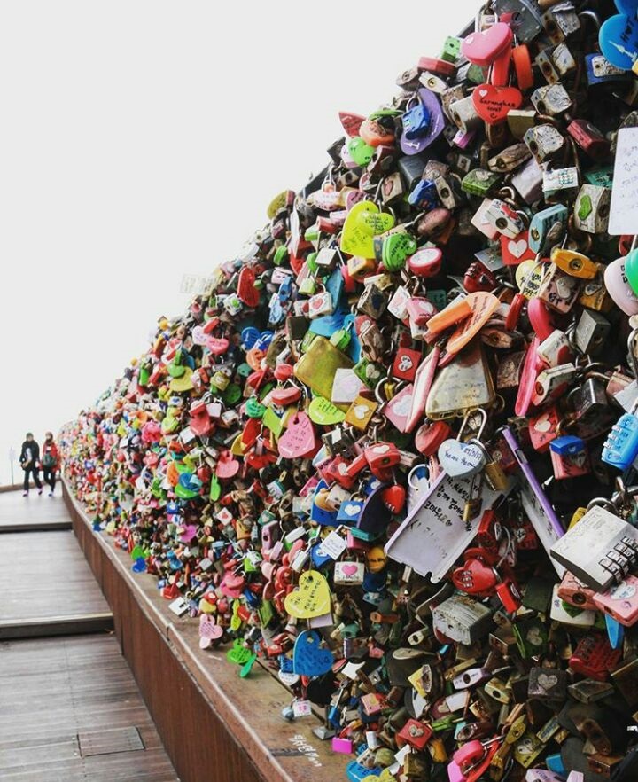 Menggembok Cinta di Seoul Tower