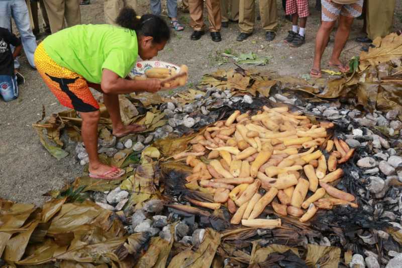 Mengenal Tradisi Memasak Tertua di Papua Mengenal Tradisi Memasak Tertua di Papua