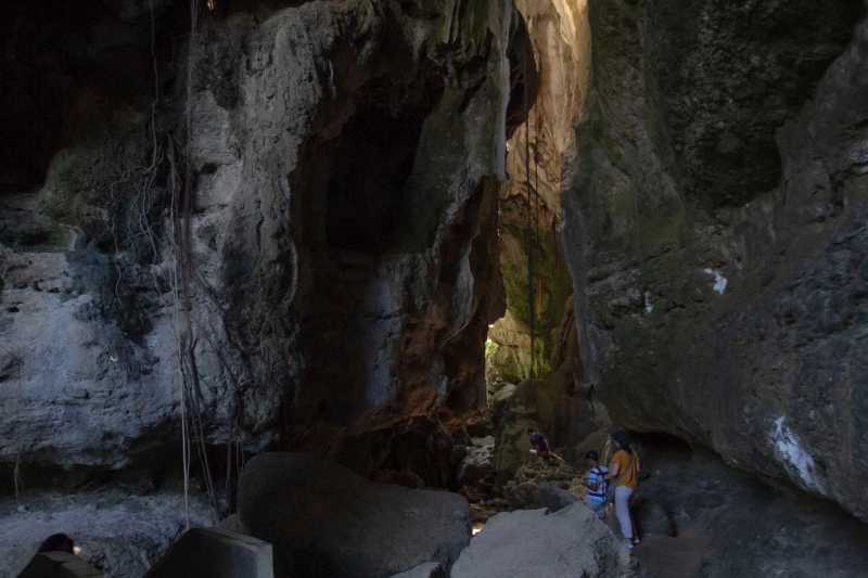 Melihat Keunikan Gua Batu Cermin di Labuan Bajo