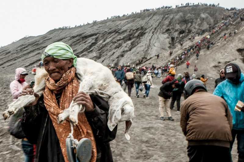 Mengenal Upacara Yadnya Kasada di Gunung Bromo Mengenal Upacara Yadnya Kasada di Gunung Bromo