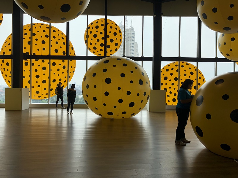 Melihat Lebih Dekat Dunia Polkadot Karya Yayoi Kusama di Jakarta Barat Melihat Lebih Dekat Dunia Polkadot Karya Yayoi Kusama di Jakarta Barat