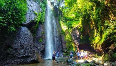 Bermain Air di Curug Nangka Bogor, Kamu Sudah Coba?