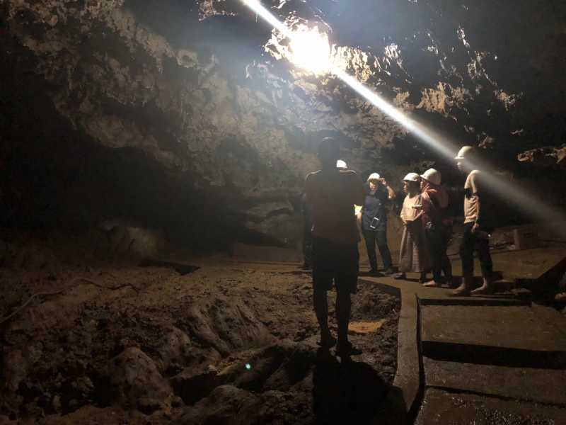 Jalan-Jalan ke Goa Kiskendo di Kulon Progo Yogyakarta Jalan-Jalan ke Goa Kiskendo di Kulon Progo Yogyakarta