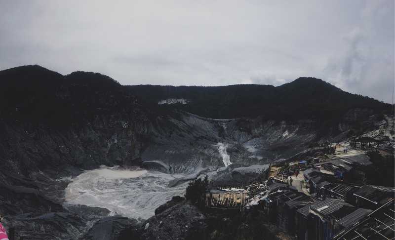 Kepanikan Warga saat Erupsi Gunung Tangkuban Perahu Kepanikan Warga saat Erupsi Gunung Tangkuban Perahu