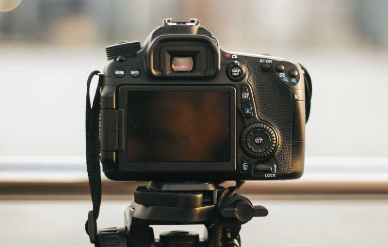 Ponsel Berlensa Canggih 'Bunuh' Kamera DSLR Gak, sih? Ponsel Berlensa Canggih 'Bunuh' Kamera DSLR Gak, sih?