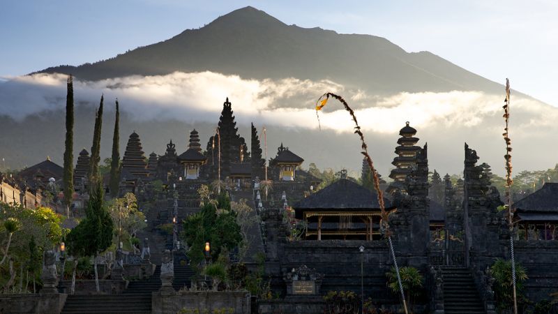 Erupsi Gunung Agung dan Keajaiban di Pura Besakih Erupsi Gunung Agung dan Keajaiban di Pura Besakih