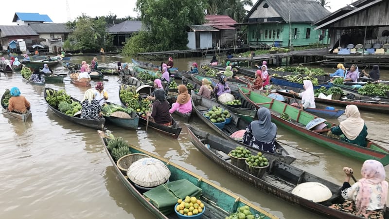 Menyusuri Sungai Sambil Berbelanja di Pasar Terapung Lok Baintan