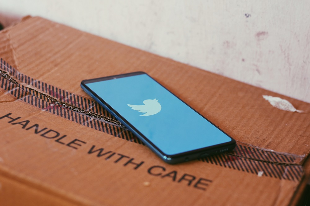 Twitter Hadirkan 3 Fitur Baru, Ada Downvotes dan Reaksi Emoji 