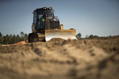 Trakindo Rilis Dozer Kecil yang Tangguh dan Canggih