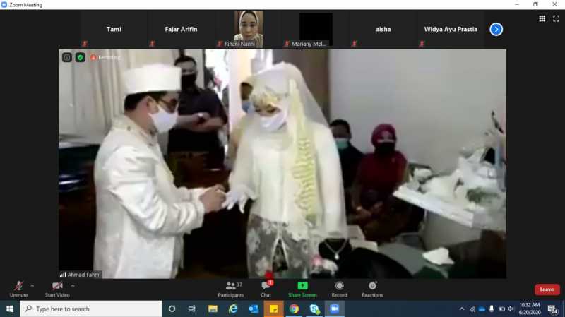 Nikah Pakai Zoom, Pasangan Ini Andalkan 4G Telkomsel dan Hanya Keluar Rp600 Ribu Nikah Pakai Zoom, Pasangan Ini Andalkan 4G Telkomsel dan Hanya Keluar Rp600 Ribu