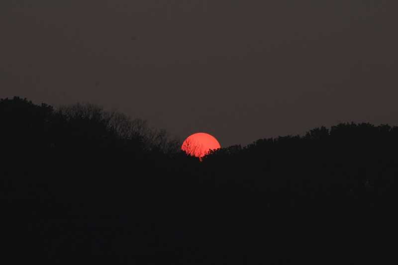 Keindahan Pink Moon di Malam Ramadan