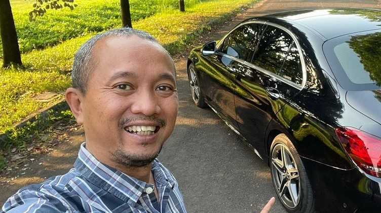 YouTuber Fitra Eri Kena Covid-19, Dibawa Ambulans ke RS YouTuber Fitra Eri Kena Covid-19, Dibawa Ambulans ke RS
