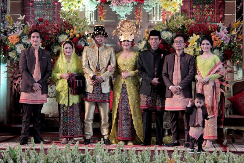 Kaesang Ogah Antre Cium Tangannya, Ini Reaksi Seram Kahiyang Kaesang Ogah Antre Cium Tangannya, Ini Reaksi Seram Kahiyang