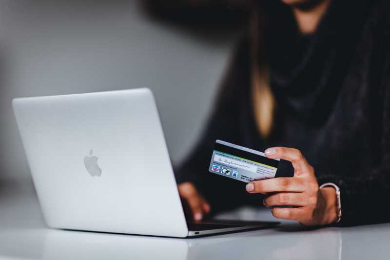Generasi Boomer Masih Cemas Saat Transaksi Online Generasi Boomer Masih Cemas Saat Transaksi Online