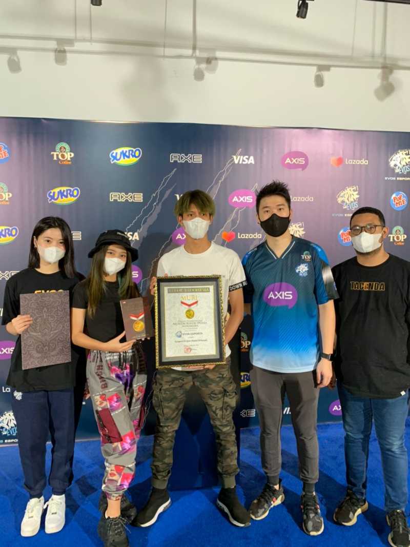 Usai Gelar Kompetisi Online, EVOS Esports Cetak Rekor MURI Usai Gelar Kompetisi Online, EVOS Esports Cetak Rekor MURI