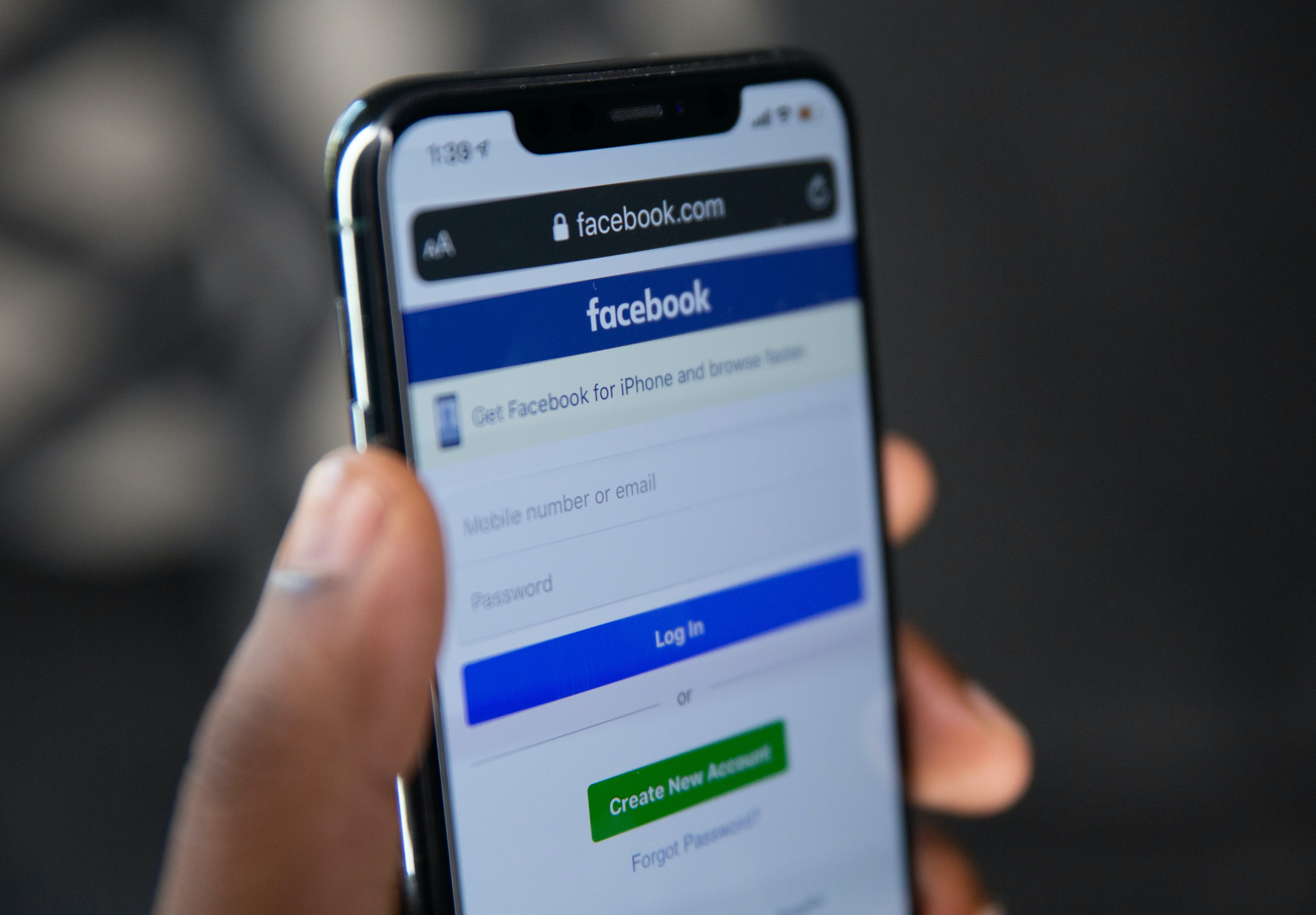 Facebook Diam-diam Garap Smartwatch, Rilis Tahun Depan?