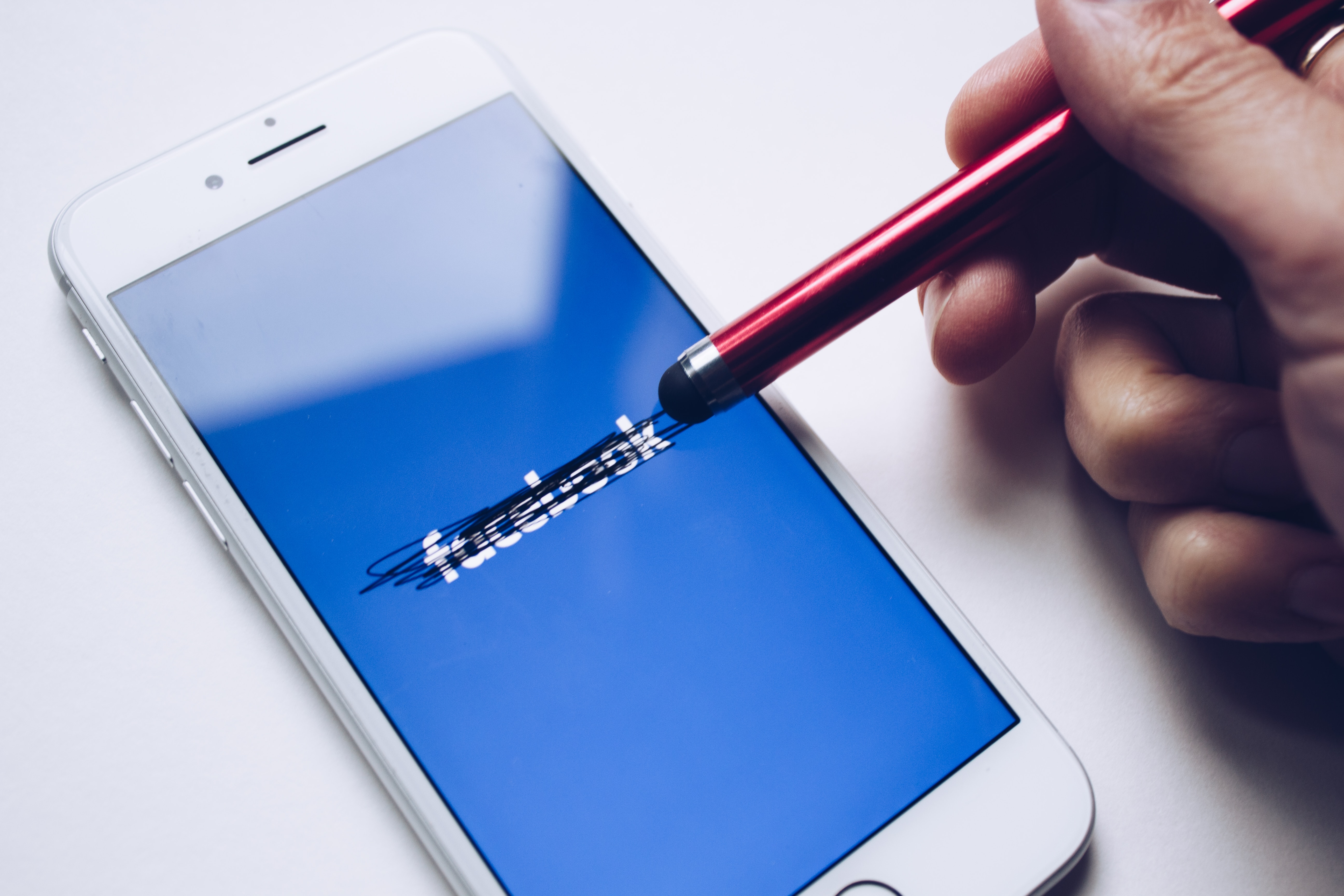 <i>Nah Loh</i>, Meta Ancam Tutup Facebook dan Instagram di Eropa
