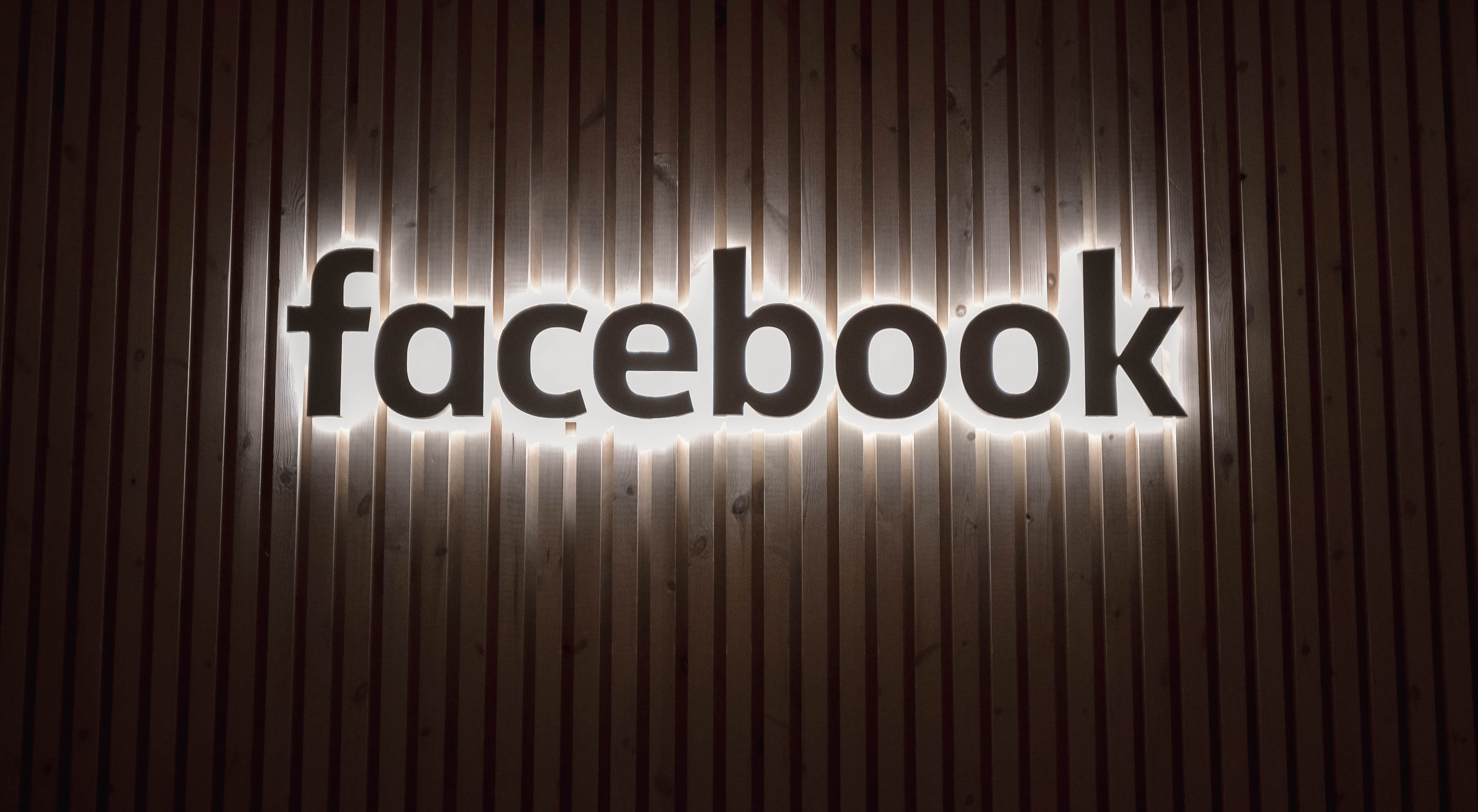 Facebook Beri Rp 15 Juta Bagi Karyawan Kerja dari Rumah