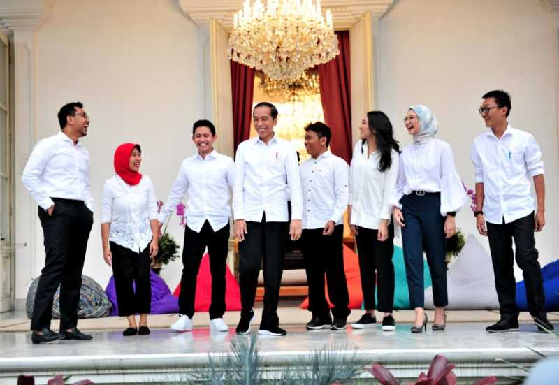 Staf Khusus Presiden Anak Milenial, Netizen 'Kaum Rebahan' Langsung Galau Staf Khusus Presiden Anak Milenial, Netizen 'Kaum Rebahan' Langsung Galau