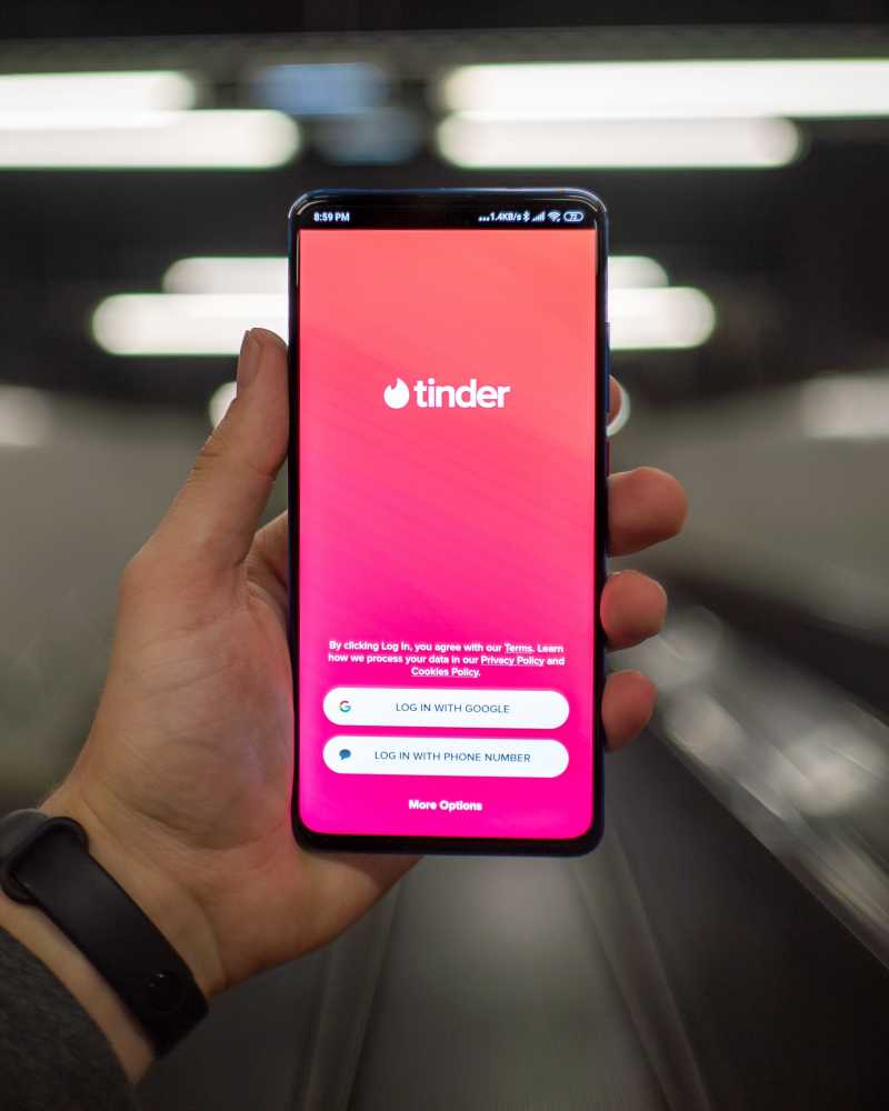 Fitur Baru di Tinder Bikin Flashback ke Gaya Kencan Era 90-an