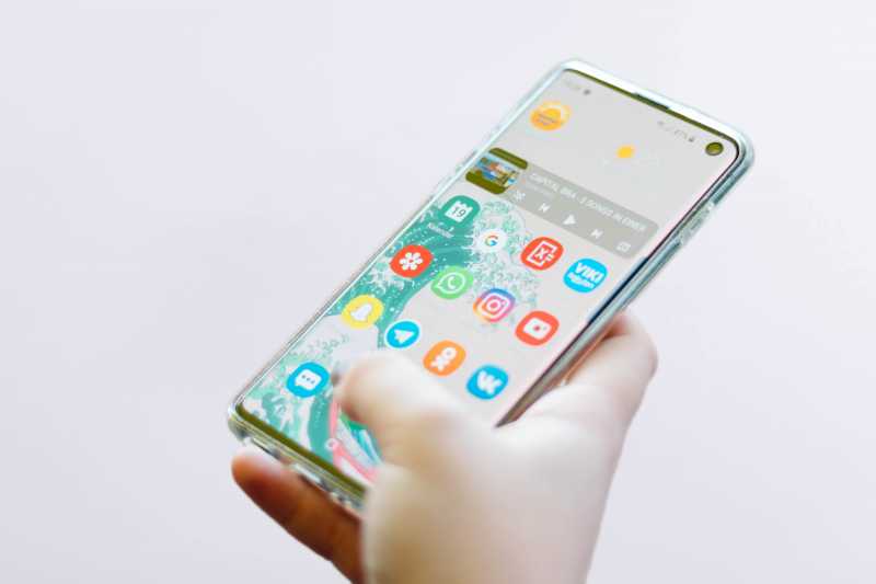 Facebook Mungkin Batal Sisipkan Iklan di WhatsApp Facebook Mungkin Batal Sisipkan Iklan di WhatsApp