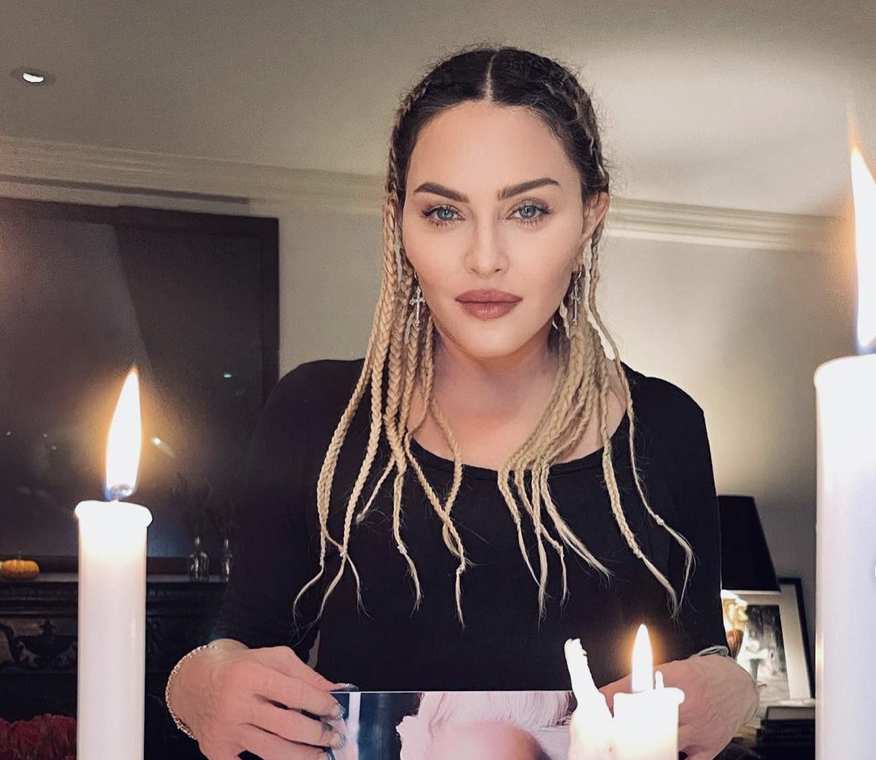 Instagram Dikritik Madonna Gara-gara Hapus Foto Puting