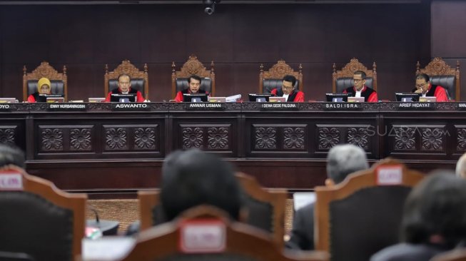 MK Tolak Gugatan Pilpres, Netizen: Lebih Sakit Ditolak Gebetan MK Tolak Gugatan Pilpres, Netizen: Lebih Sakit Ditolak Gebetan