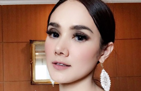 Mulan Jameela Pamer Tidur Bareng Ahmad Dhani di Ranjang Mulan Jameela Pamer Tidur Bareng Ahmad Dhani di Ranjang