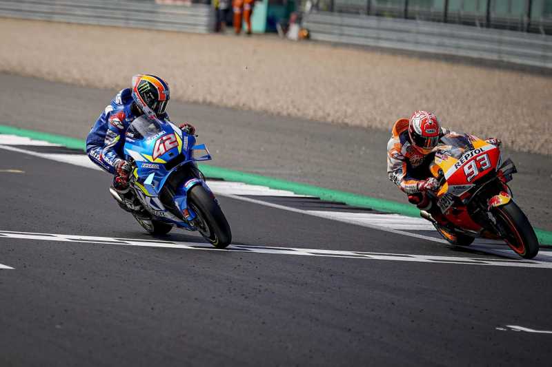 Seru! Alex Rins Salip Marquez di Depan Garis Finish Seru! Alex Rins Salip Marquez di Depan Garis Finish