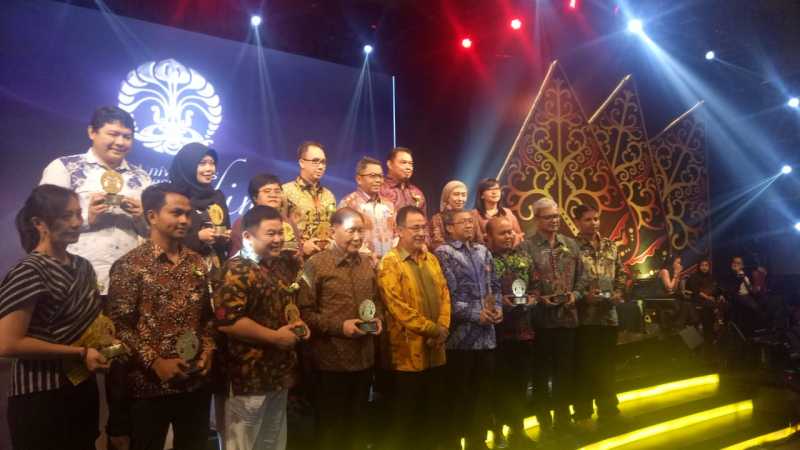 Berkontribusi dalam Dunia Penelitian dan Teknologi, Kiwi Aliwarga Raih Penghargaan Berkontribusi dalam Dunia Penelitian dan Teknologi, Kiwi Aliwarga Raih Penghargaan