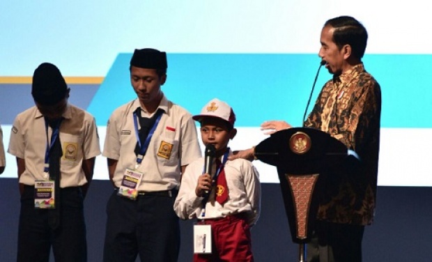 Jokowi dan Rihanna punya Satu Kesamaan Soal Hadiah Anak Jokowi dan Rihanna punya Satu Kesamaan Soal Hadiah Anak