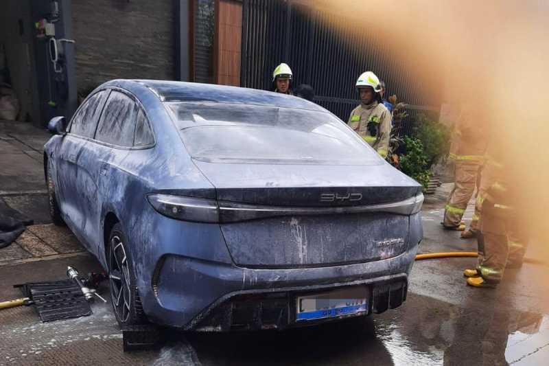 Pernyataan Lengkap BYD Indonesia: Seal Berasap, Bukan Terbakar Pernyataan Lengkap BYD Indonesia: Seal Berasap, Bukan Terbakar