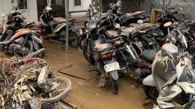 Ini Tanda Motor yang Terendam Banjir Harus Segera Ganti Oli