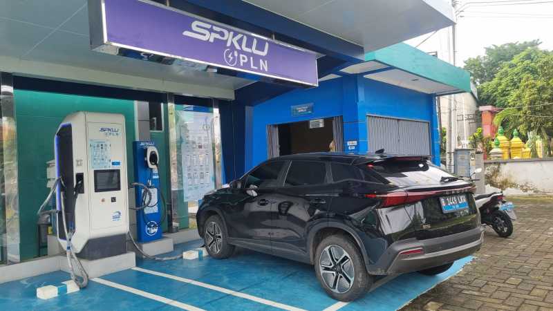 Chery Omoda E5 di SPKLU PLN ULP Wates (Dok: Uzone.id/Brian)