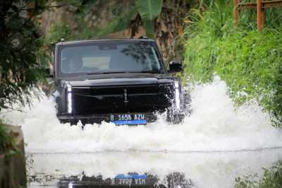 Musim Hujan, Mobil Listrik Ternyata Lebih Tahan Banjir!