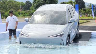 'Menyiksa' Geely EX5: Gak Cuma Ngebut, Terabas Banjir Juga Aman!