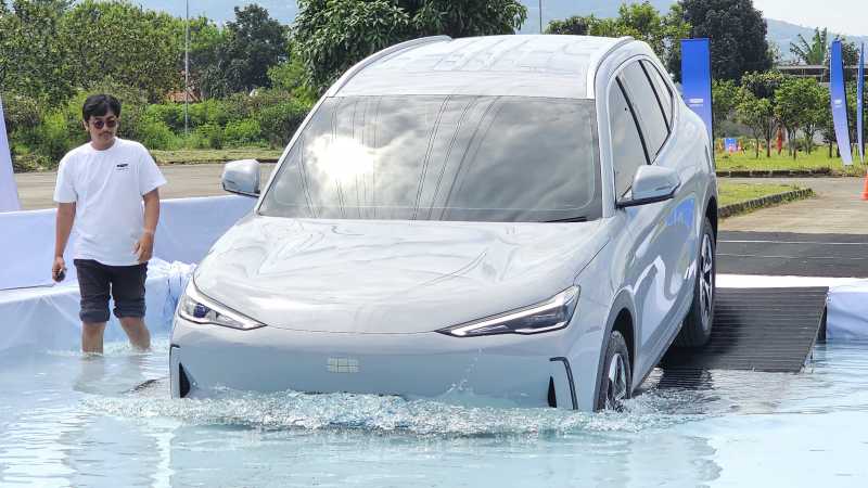 'Menyiksa' Geely EX5: Gak Cuma Ngebut, Terabas Banjir Juga Aman! 'Menyiksa' Geely EX5: Gak Cuma Ngebut, Terabas Banjir Juga Aman!