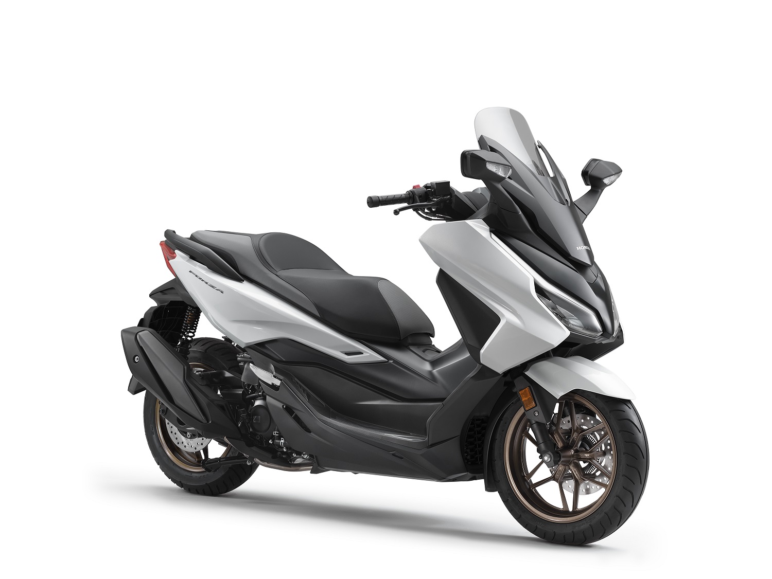 Honda Forza Dapat Penyegaran, Belum RoadSync Harga Hampir Rp100 Juta!