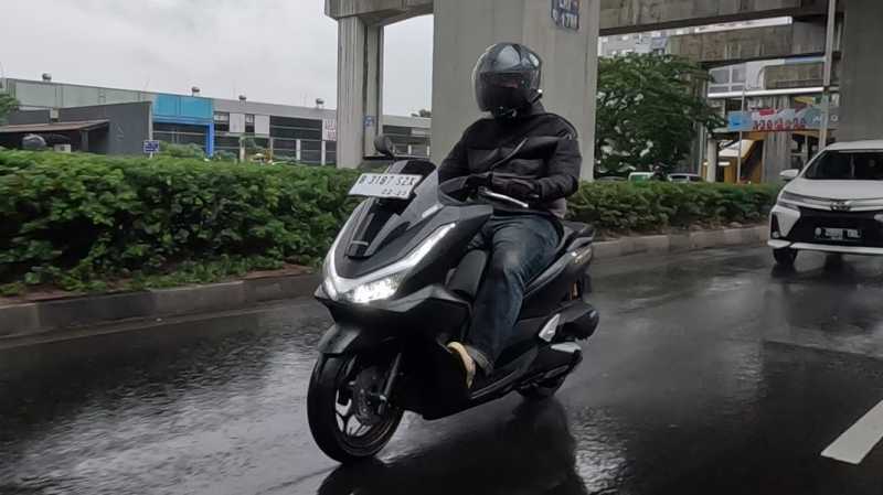 Review New Honda PCX 160 RoadSync: Fitur Barunya Sip atau Skip?