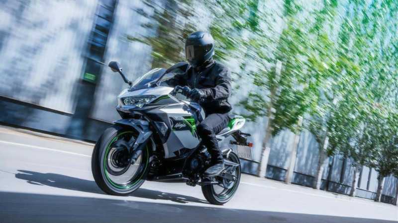 Ada Masalah di Baterai, Motor Listrik Kawasaki Kena Recall