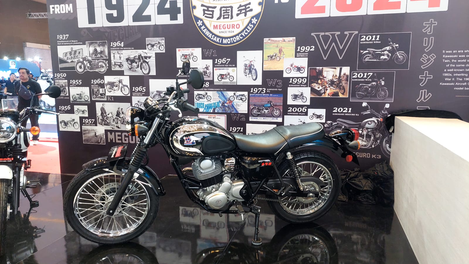 Kawasaki W230 dan Meguro Rilis di IIMS 2025, Harga Hampir Rp80 Juta