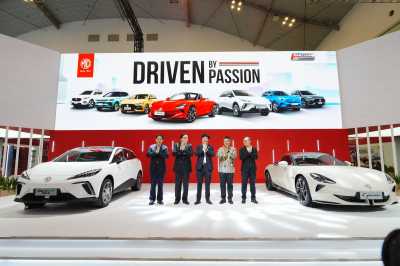 MG4 EV Max dan MG Cyberster Warna Baru Muncul di GIIAS 2025