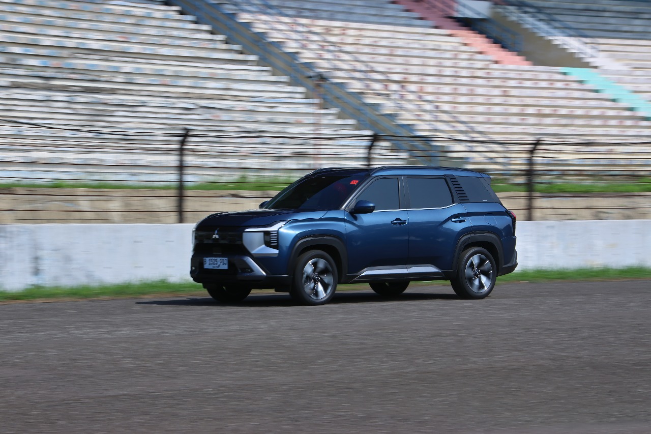 Geber Mitsubishi Destinator di Sirkuit Sentul, Turbonya Galak!