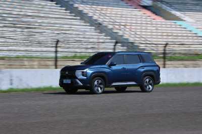 Geber Mitsubishi Destinator di Sirkuit Sentul, Turbonya Galak!