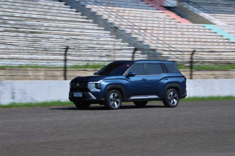 Geber Mitsubishi Destinator di Sirkuit Sentul, Turbonya Galak! Geber Mitsubishi Destinator di Sirkuit Sentul, Turbonya Galak!